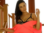 豐滿的英國魅力美女